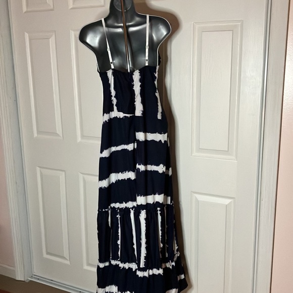CBR maxi dress. Size XL. Sleeveless with adjustable straps and zipper closure. - Picture 2 of 3